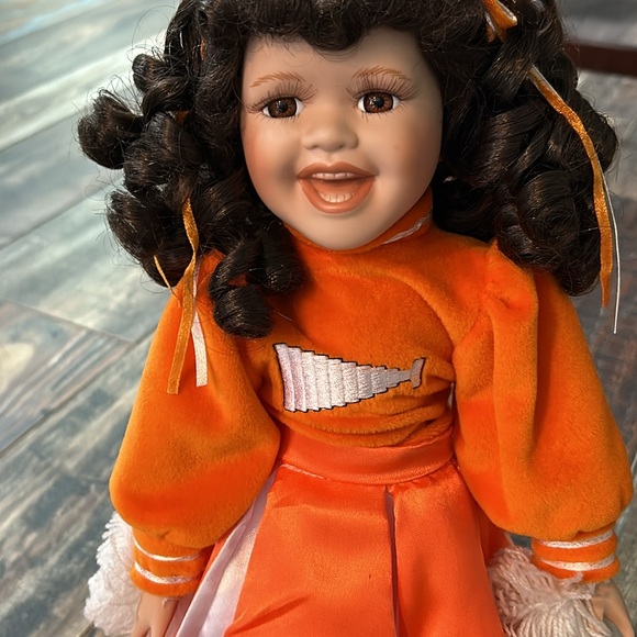 University of Tennessee Rocky Top UT cheerleader porcelain 16 inch doll w/stand - Picture 3 of 12